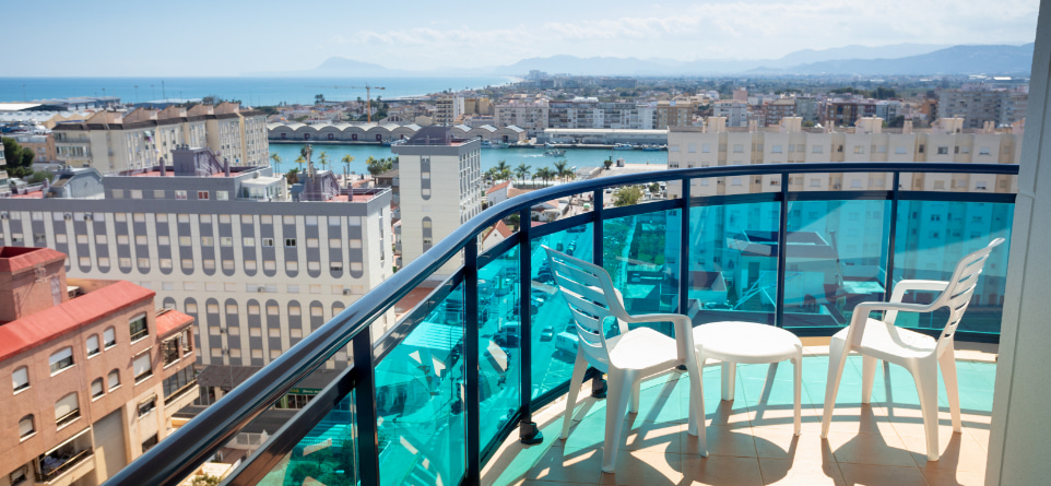 Terraza con vistas al mar del Hotel Cibeles